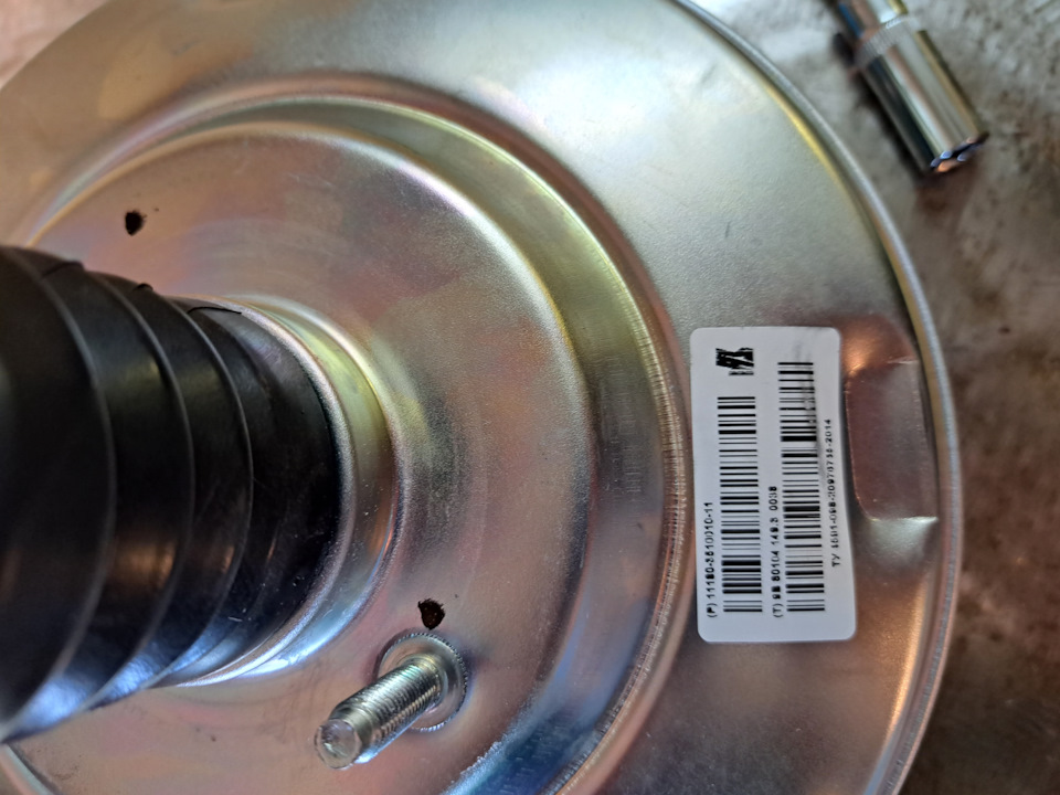 Для тех, кому нужна маркировка — Lada Приора седан. Запчасти на фото: B0038