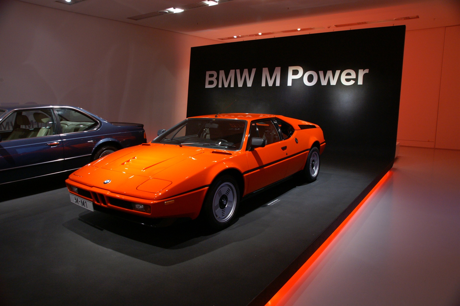 Где находится bmw museum