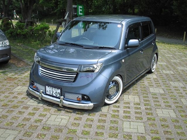 Toyota BB сбоку