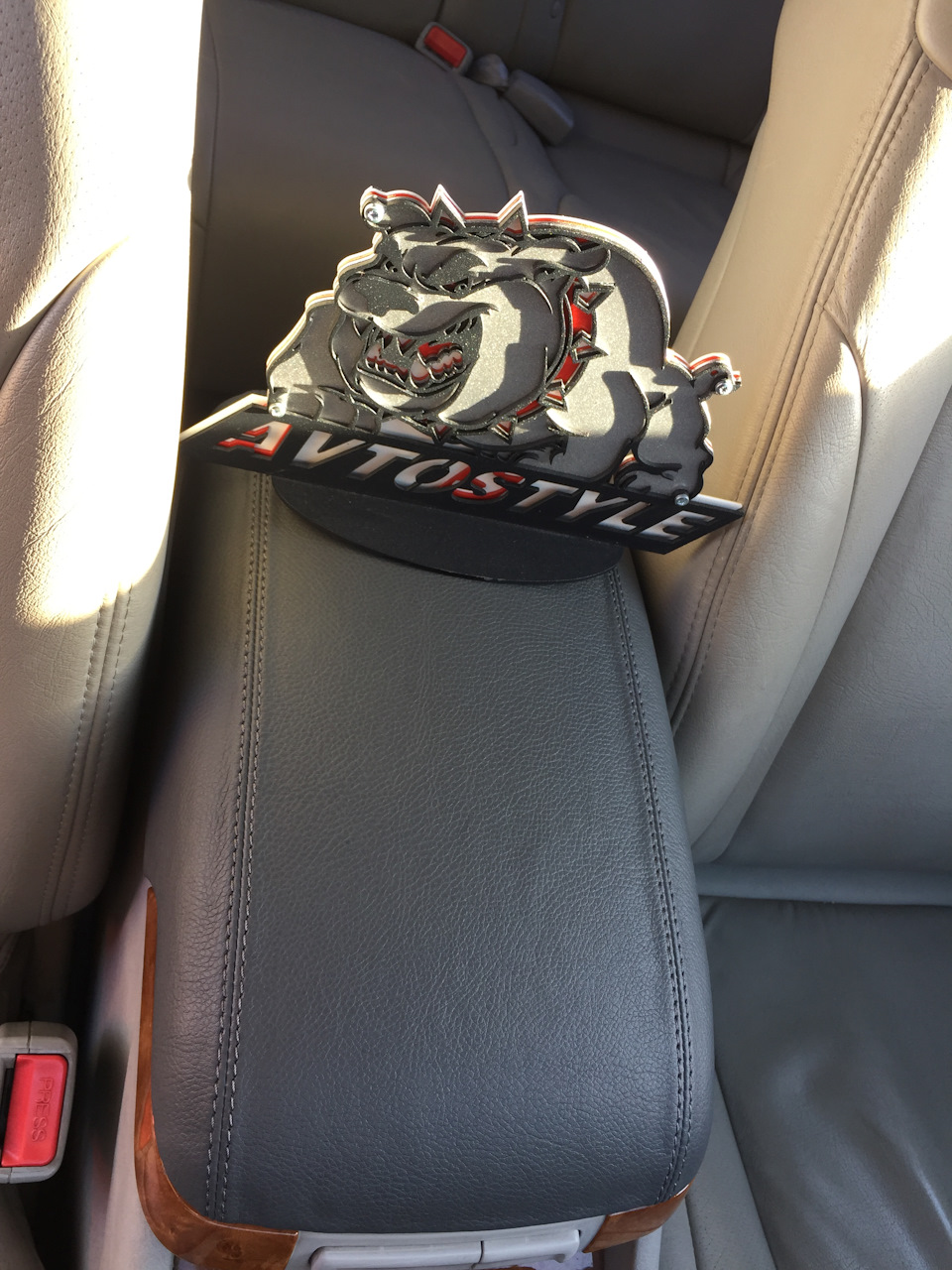 Kia Opirus перетяжка подлокотников — AvtoStyle на DRIVE2