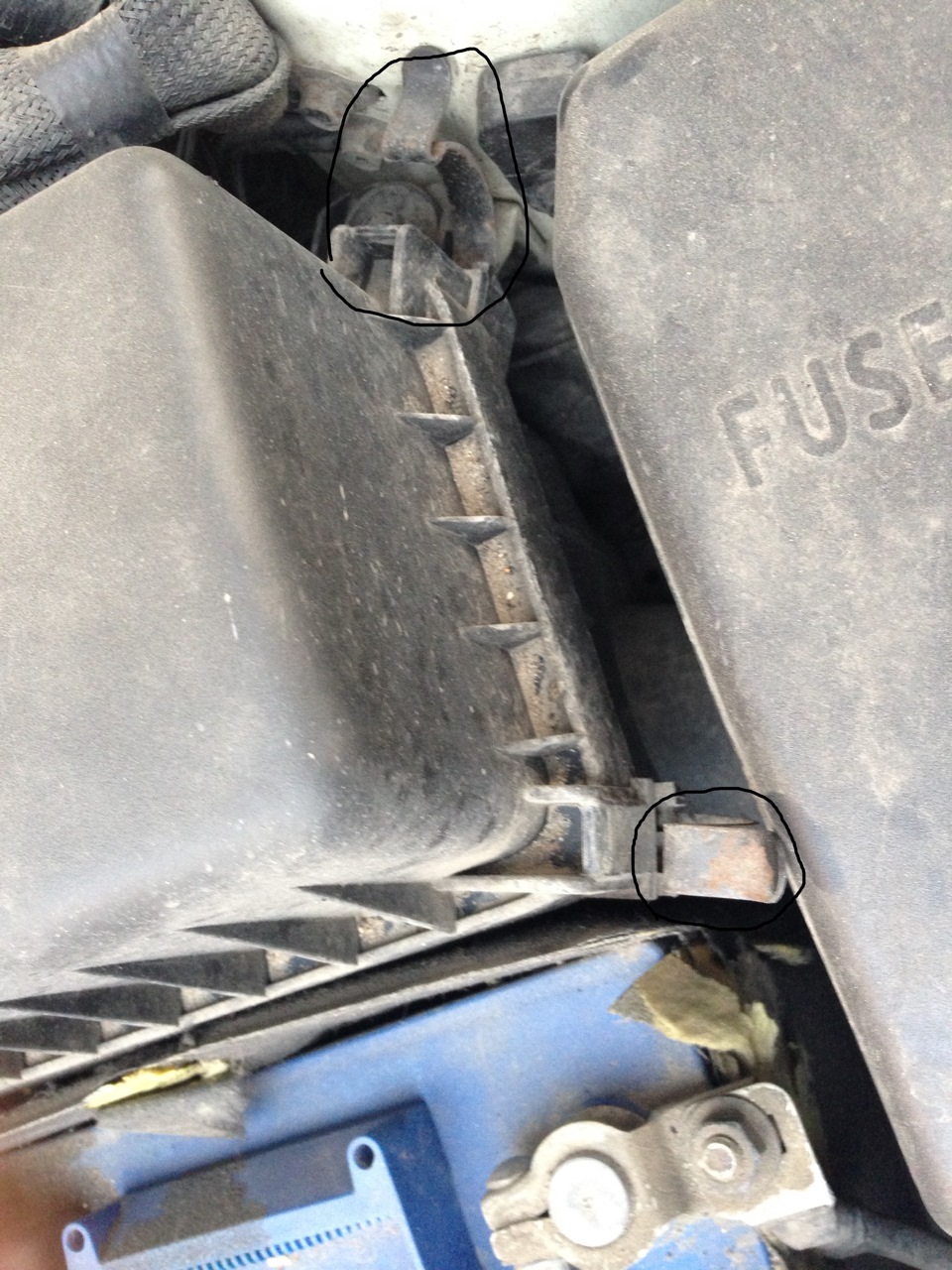 Замена воздушного фильтра. — KIA Rio 5-door (2G), 1,4 л, 2009 года ...