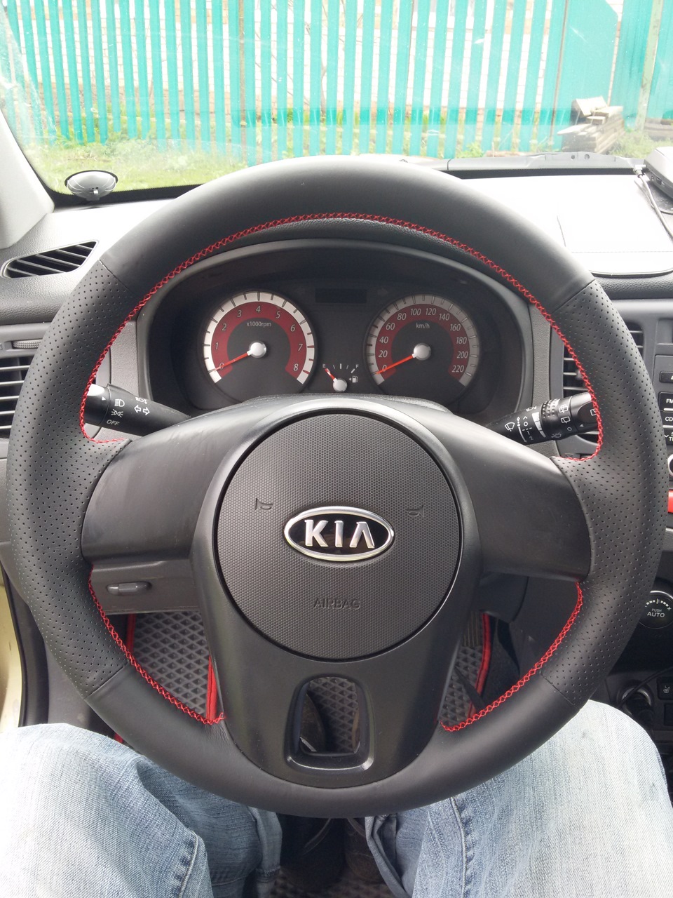 Руля кожаного пост. — KIA Rio 5-door (2G), 1,4 л, 2010 года | аксессуары |  DRIVE2