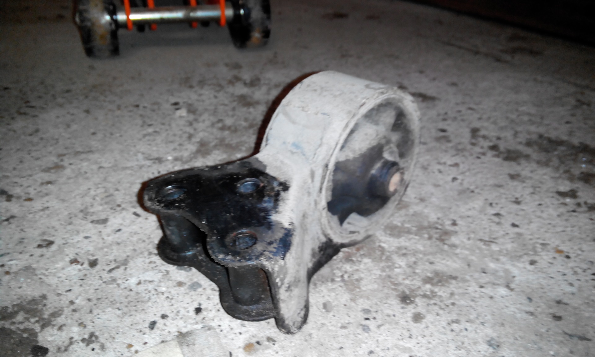 Замена опор двигателя — перед и зад — Hyundai Elantra (3G), 1,6 л, 2005 ...