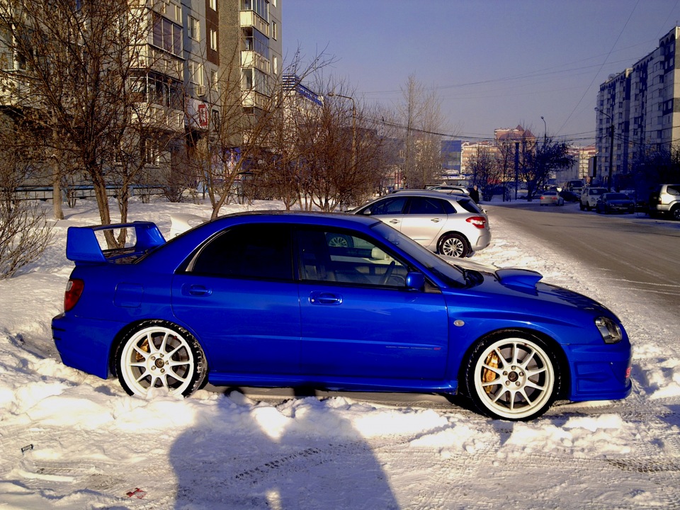 Субару Импреза WRX STI зимой