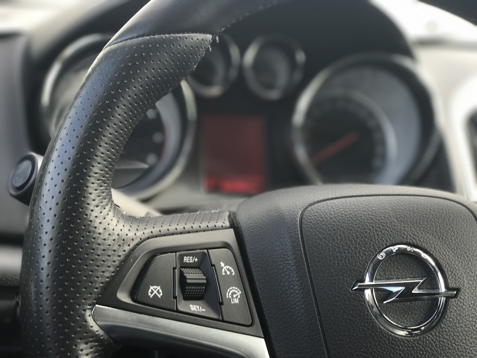 Ограничитель двери-левый НАШЕЛ — Opel Astra J GTC, 1,4 л, 2012 года ...