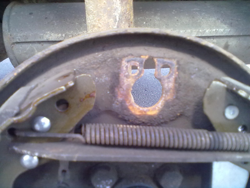 лопнула тормозная трубка — Volkswagen Passat B3, 1,8 л, 1991 года ...