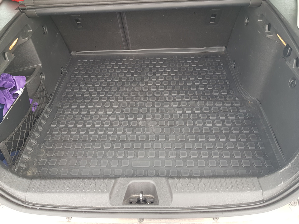  ковер в багажник — Lada Vesta SW, 1,8 л, 2017 года .