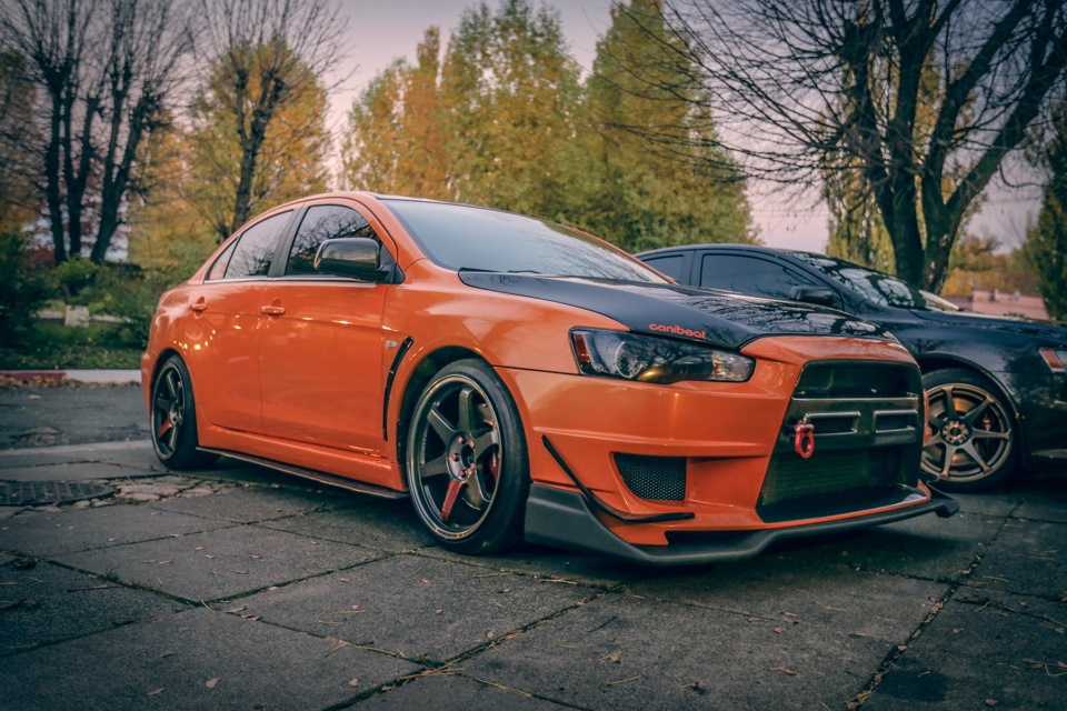 Mitsubishi Lancer Evolution 9 оранжевый