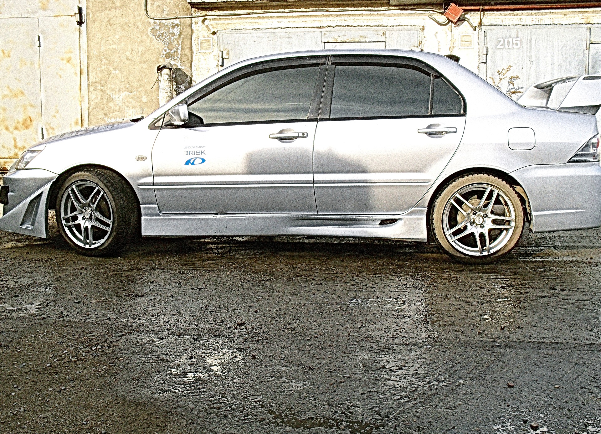 Lancer 9 на r17 215/45