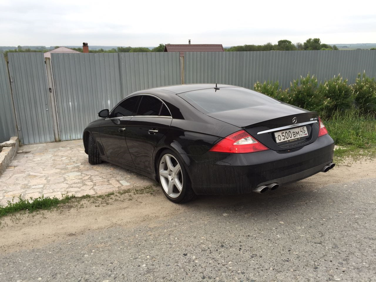 Черный Мерседес CLS 500