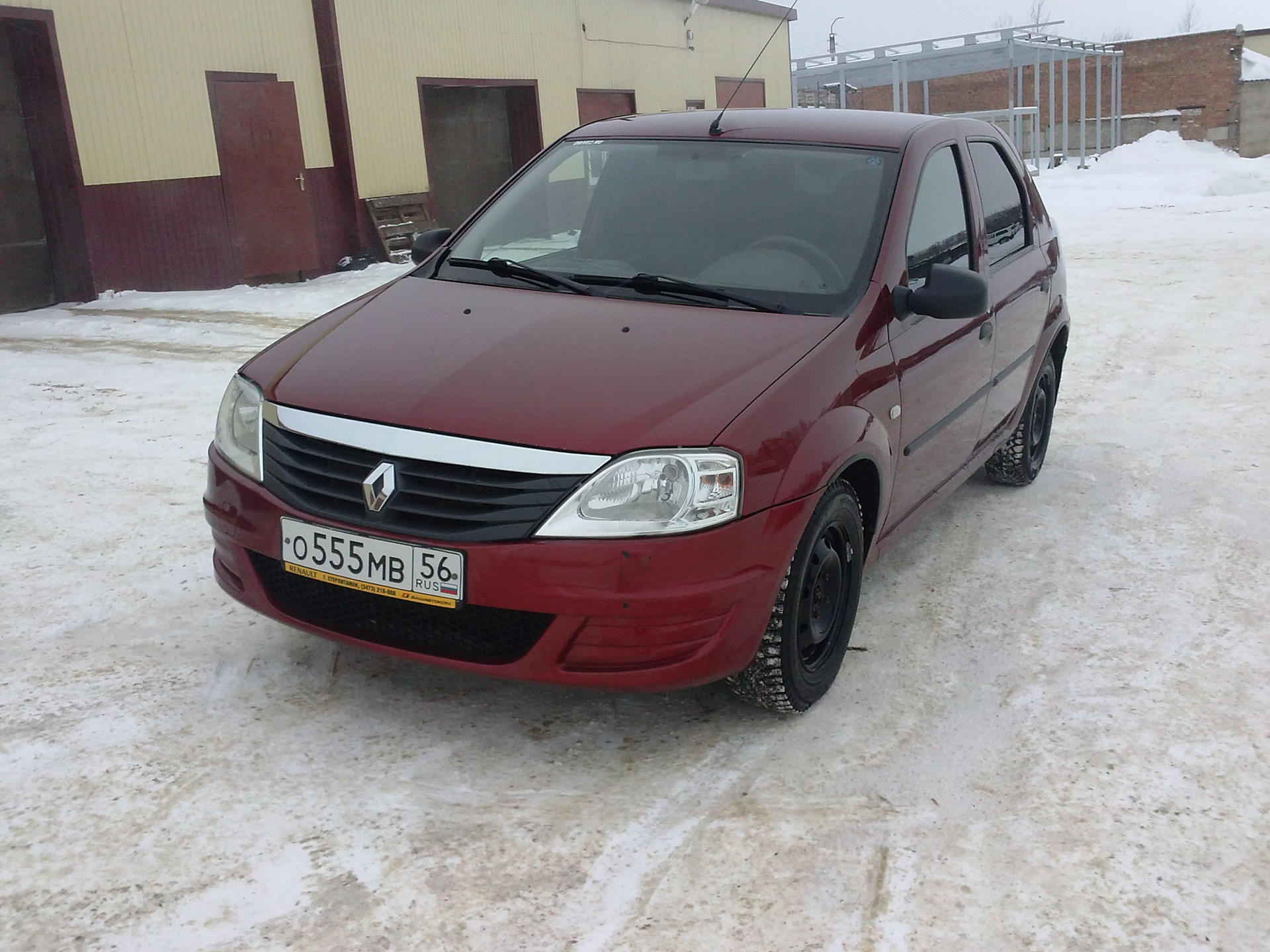 Монитор в подголовник Ослику. — Renault Logan (1G), 1,4 л, 2011 года |  тюнинг | DRIVE2