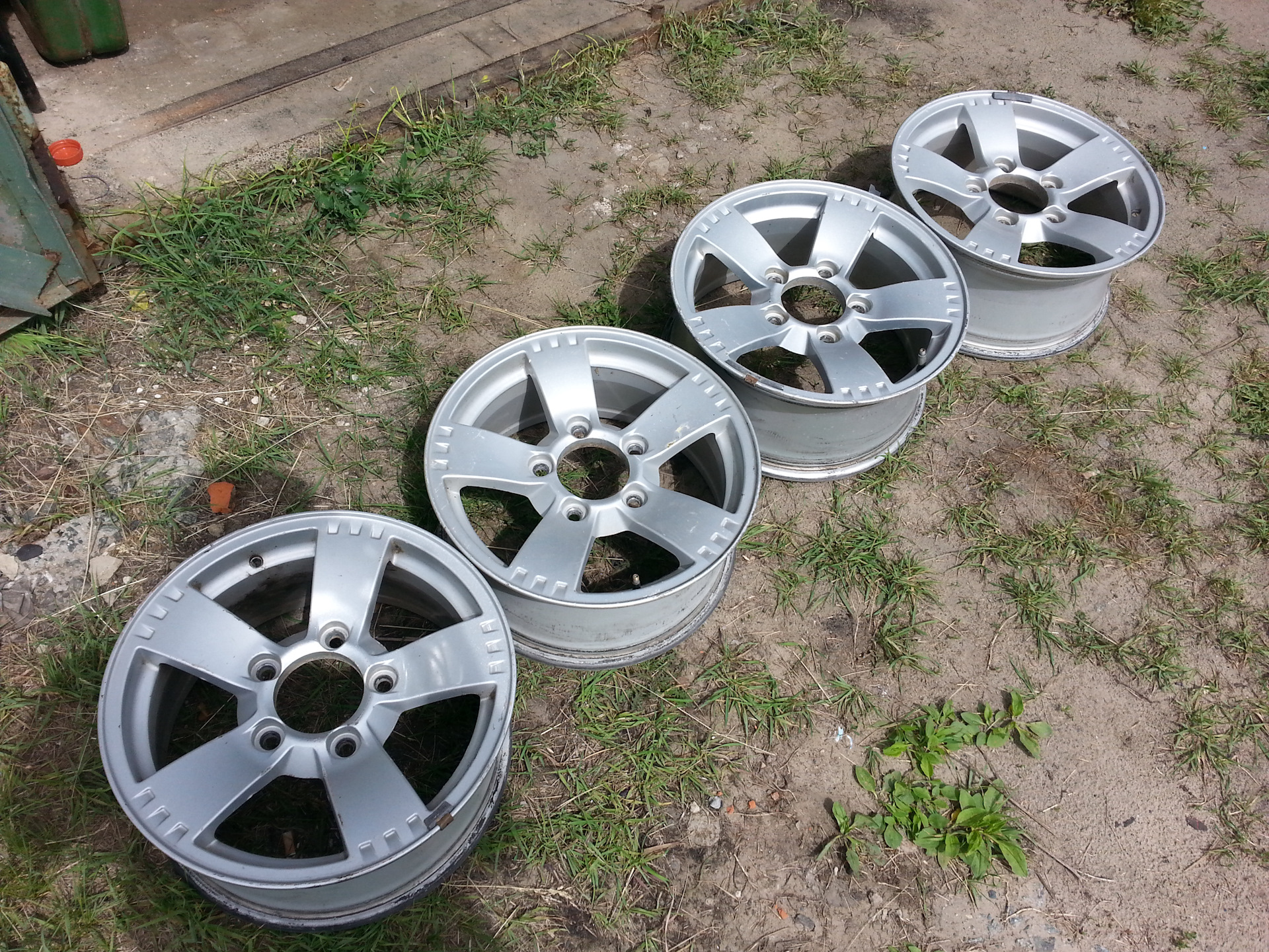 5x139. Диски кик камелот r16. Диски кик камелот на ниву. Нива на дисках камелот r16. Диски кик на ниву r16.