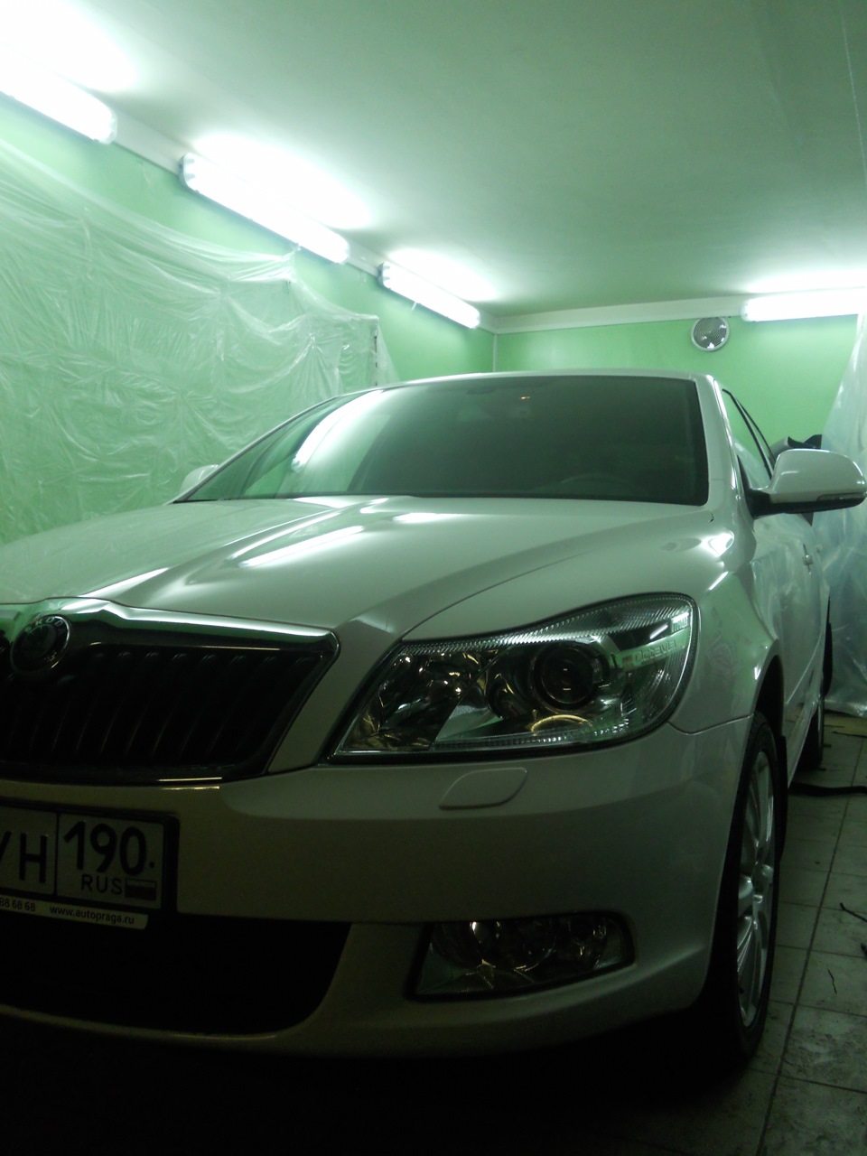 Перетяжка потолка Skoda Octavia алькантарой + шумоизоляция —  Eastline-Garage на DRIVE2