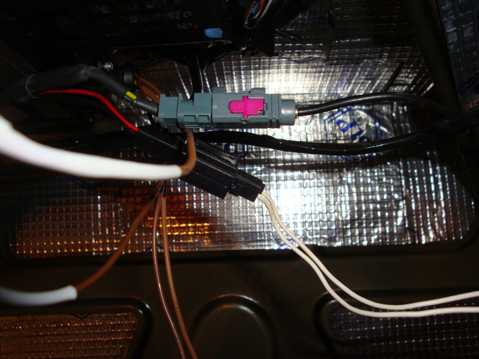 подключаем провода к камере — Volkswagen Passat B6