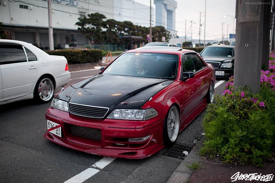 Toyota Mark 2 90 красный