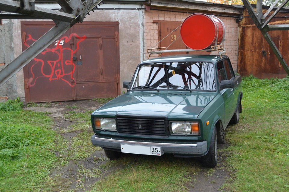 Lada 2107 с багажником на крыше