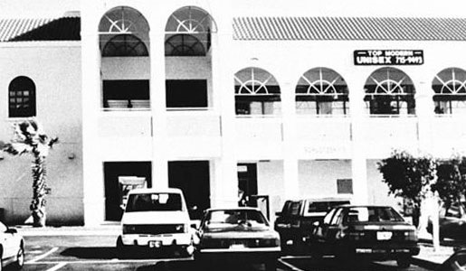 анаболики кровью и потом реальная история все фото. 656de5es 960. анаболики кровью и потом реальная история все фото фото. анаболики кровью и потом реальная история все фото-656de5es 960. картинка анаболики кровью и потом реальная история все фото. картинка 656de5es 960. Судья Алекс Феррер: «Если бы кто-то придумал такой сценарий, все бы сочли его невероятным. Это было похоже на неправдоподобный сюжет для телефильма, но это было на самом деле.»Фильм «Pain & Gain» основан на реальных событиях, которые действительно произошли в середине девяностых в Майами, штат Флорида. Однако фильм затронул лишь малую часть всей этой умопомрачительной истории, многие интересные моменты остались за кадром. И это был тот самый случай, который запал глубоко в душу всех, кто вел расследование — такую ужасающую жестокость проявили накачанные преступники.Летом 1992 года спортивный клуб Sun Gym в Майами выглядел процветающим предприятием. Согласно записям, в нем регулярно тренировались более пятисот человек, но на самом деле все было не так радужно: один за другим клиенты утекали в новый спорткомплекс Gold's Gym, недавно открытый в Майами Лейкс. Неудивительно: если в Sun Gym существовал культ грубой силы и нацеленности на результат, Gold's Gym представлял собой по большей части место для приятной тусовки, что, конечно же, больше пришлось по душе людям, не ставящим перед собою цель завоевать титул Мистер Олимпия (а таких в спортзалах 99 процентов).Спортзалом Sun Gym владел 57-летний Джон Миз, который в молодости был профессиональным культуристом, и даже занял первое место на чемпионате Великобритании в 1962 году. С тех пор утекло немало воды, и Миз, получивший статус бухгалтера и нотариуса, уже не был похож на гору мускулов. Но страсть к бодибилдингу не покидала его, и в январе 1987-го на прибыль от своей бухгалтерской фирмы Джон открыл «спортзал мечты», надеясь, что он станет со временем настоящей Меккой для всех бодибилдеров Флориды. С тех пор Миз регулярно организовывал местные соревнования культуристов, и все спортсмены, приезжавшие на конкурсы в Майами, тренировались в Sun Gym. анаболики кровью и потом реальная история все фото. 656de5es 960. анаболики кровью и потом реальная история все фото фото. анаболики кровью и потом реальная история все фото-656de5es 960. картинка анаболики кровью и потом реальная история все фото. картинка 656de5es 960. Судья Алекс Феррер: «Если бы кто-то придумал такой сценарий, все бы сочли его невероятным. Это было похоже на неправдоподобный сюжет для телефильма, но это было на самом деле.»Фильм «Pain & Gain» основан на реальных событиях, которые действительно произошли в середине девяностых в Майами, штат Флорида. Однако фильм затронул лишь малую часть всей этой умопомрачительной истории, многие интересные моменты остались за кадром. И это был тот самый случай, который запал глубоко в душу всех, кто вел расследование — такую ужасающую жестокость проявили накачанные преступники.Летом 1992 года спортивный клуб Sun Gym в Майами выглядел процветающим предприятием. Согласно записям, в нем регулярно тренировались более пятисот человек, но на самом деле все было не так радужно: один за другим клиенты утекали в новый спорткомплекс Gold's Gym, недавно открытый в Майами Лейкс. Неудивительно: если в Sun Gym существовал культ грубой силы и нацеленности на результат, Gold's Gym представлял собой по большей части место для приятной тусовки, что, конечно же, больше пришлось по душе людям, не ставящим перед собою цель завоевать титул Мистер Олимпия (а таких в спортзалах 99 процентов).Спортзалом Sun Gym владел 57-летний Джон Миз, который в молодости был профессиональным культуристом, и даже занял первое место на чемпионате Великобритании в 1962 году. С тех пор утекло немало воды, и Миз, получивший статус бухгалтера и нотариуса, уже не был похож на гору мускулов. Но страсть к бодибилдингу не покидала его, и в январе 1987-го на прибыль от своей бухгалтерской фирмы Джон открыл «спортзал мечты», надеясь, что он станет со временем настоящей Меккой для всех бодибилдеров Флориды. С тех пор Миз регулярно организовывал местные соревнования культуристов, и все спортсмены, приезжавшие на конкурсы в Майами, тренировались в Sun Gym.