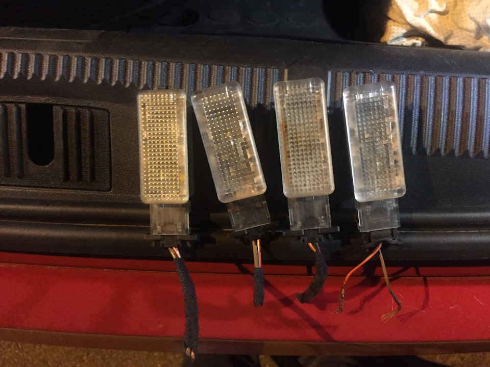 Подсветка пространства ног — Skoda Octavia A5 Mk2, 1,4 л, 2011 года ...