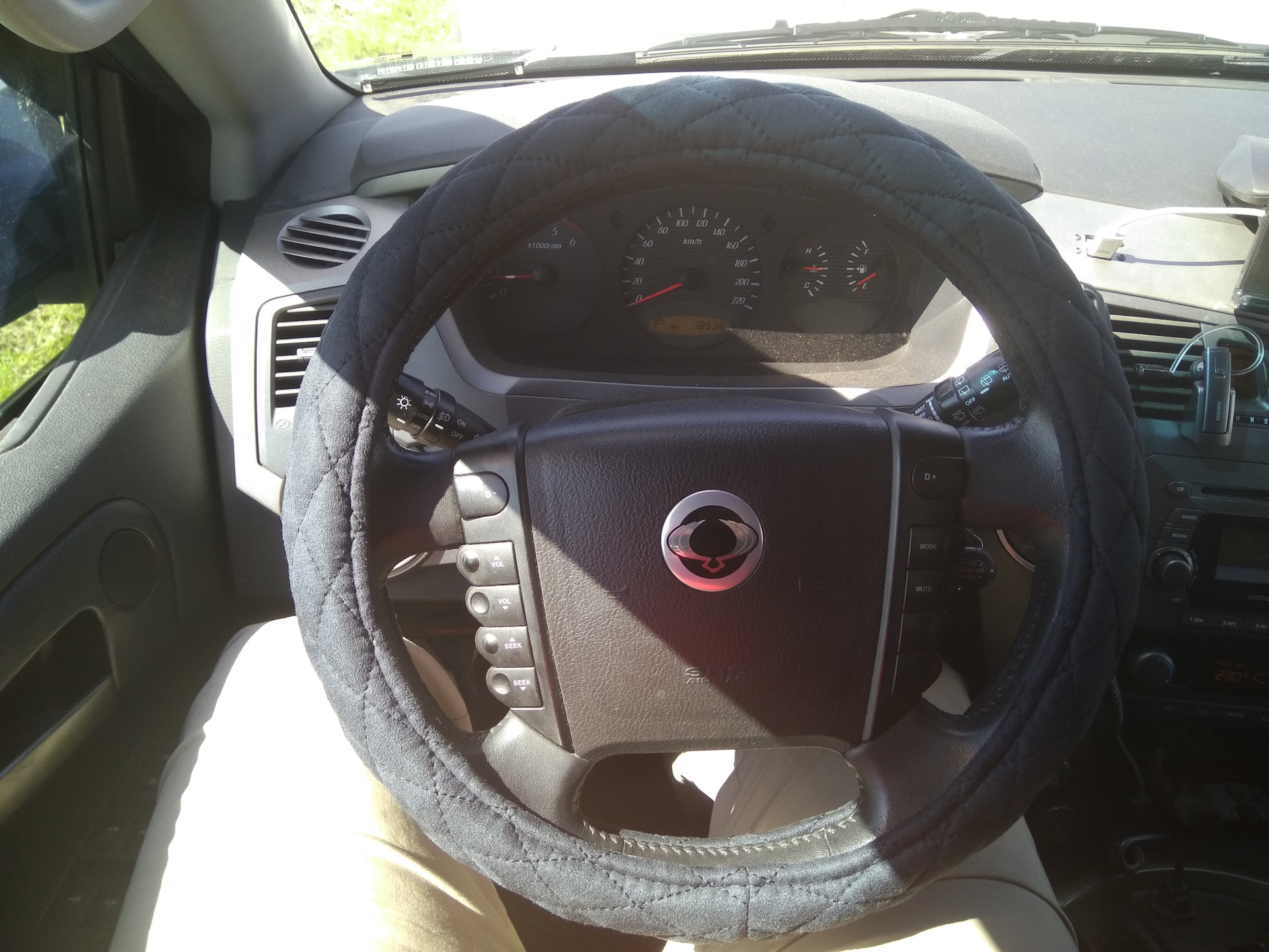 Руль санг енг кайрон. Ssangyong actyon 12007 руль. Оплётка на руль ssangyong kyron. Оплетка кайрон. Оплетка кайрон.