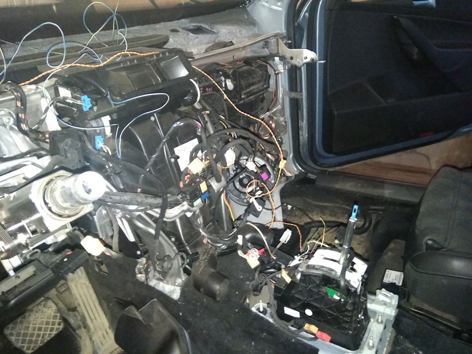 два — Volkswagen Passat Variant (B6)