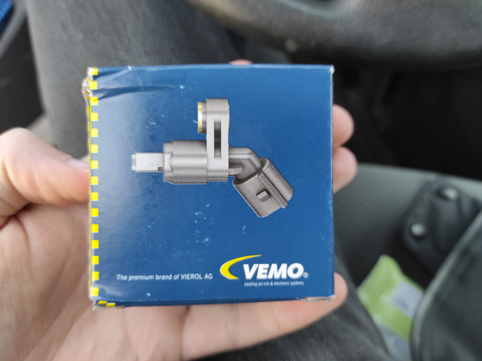 Замена форсунки омывателя лобового стекла — Volkswagen Golf Mk5, 1,9 л ...