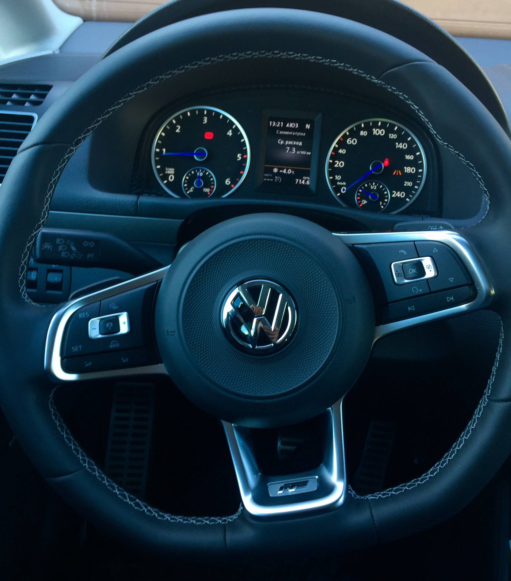 Фольксваген управление. Руль Volkswagen Golf 7r. Руль Фольксваген гольф 7. Руль Golf 7 GTI. Руль VW Golf 7 r.