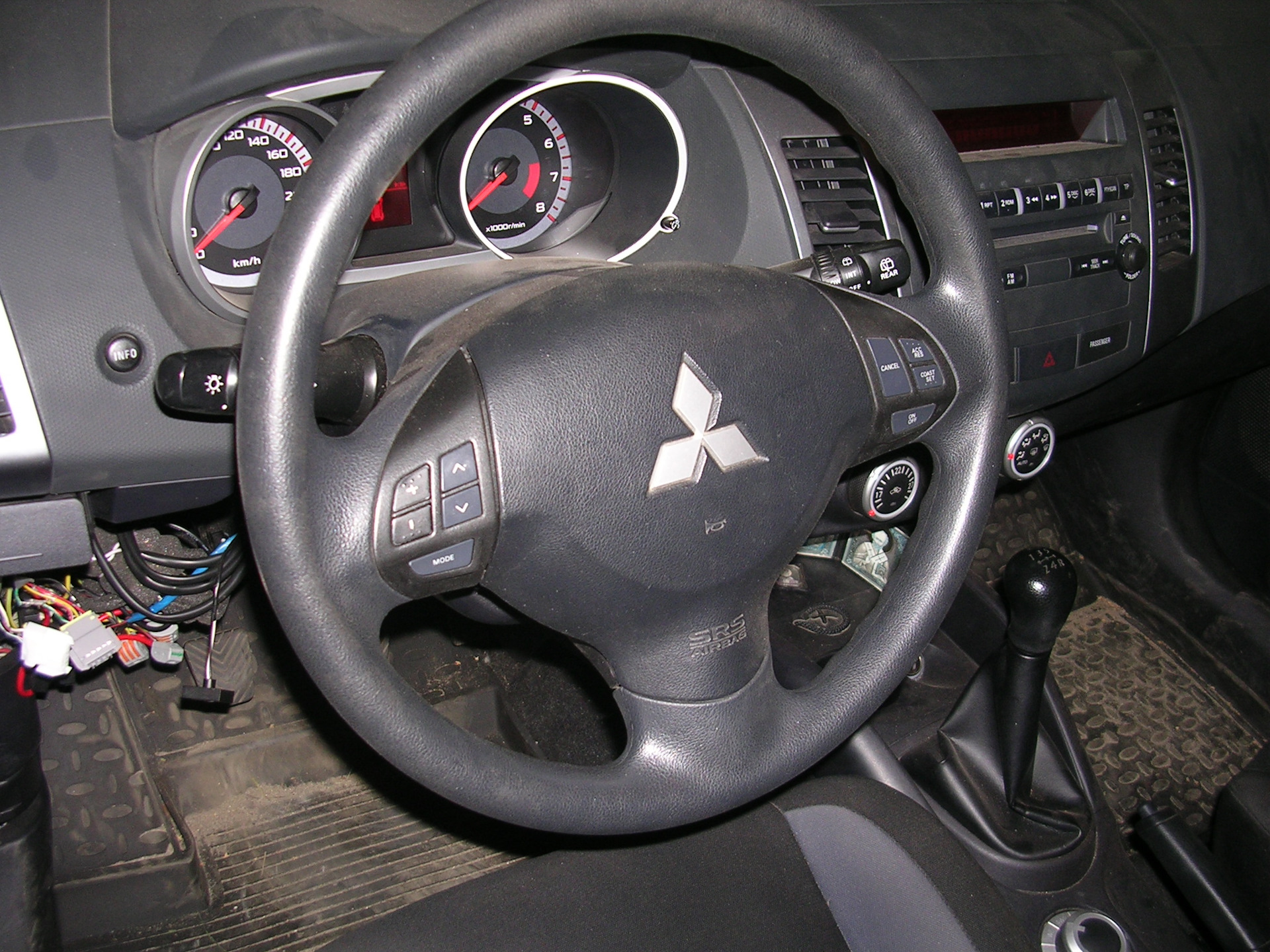 руль mitsubishi lancer 9 с боковым мультимедиа