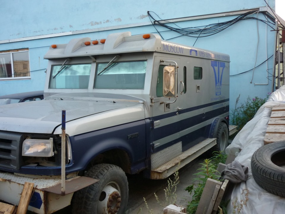 Броневик Ford Econoline