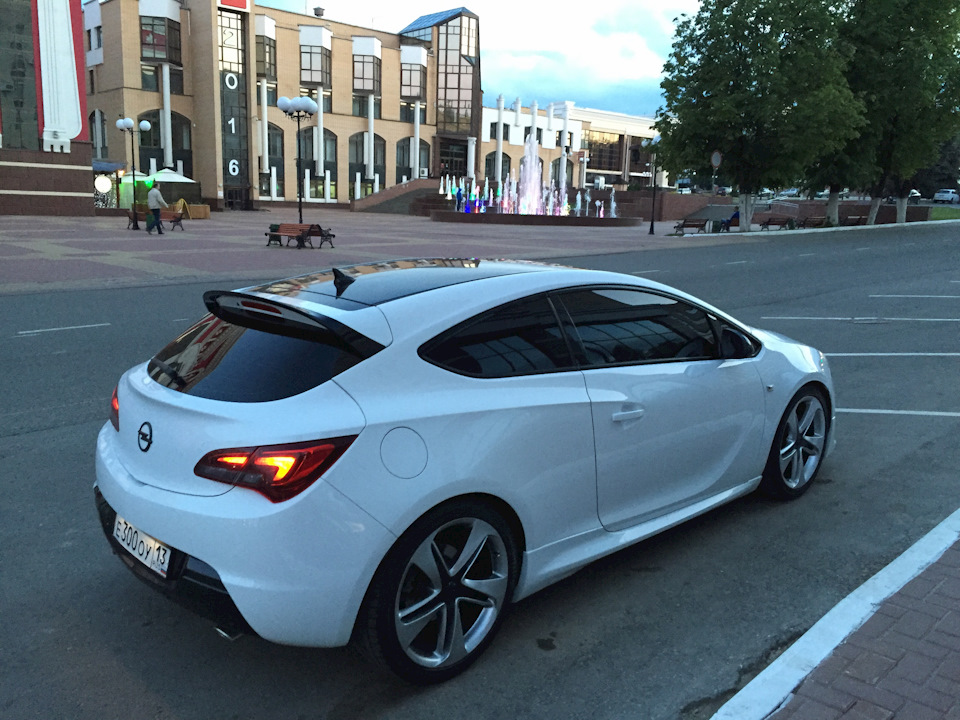 Opel Astra GTC Turbo