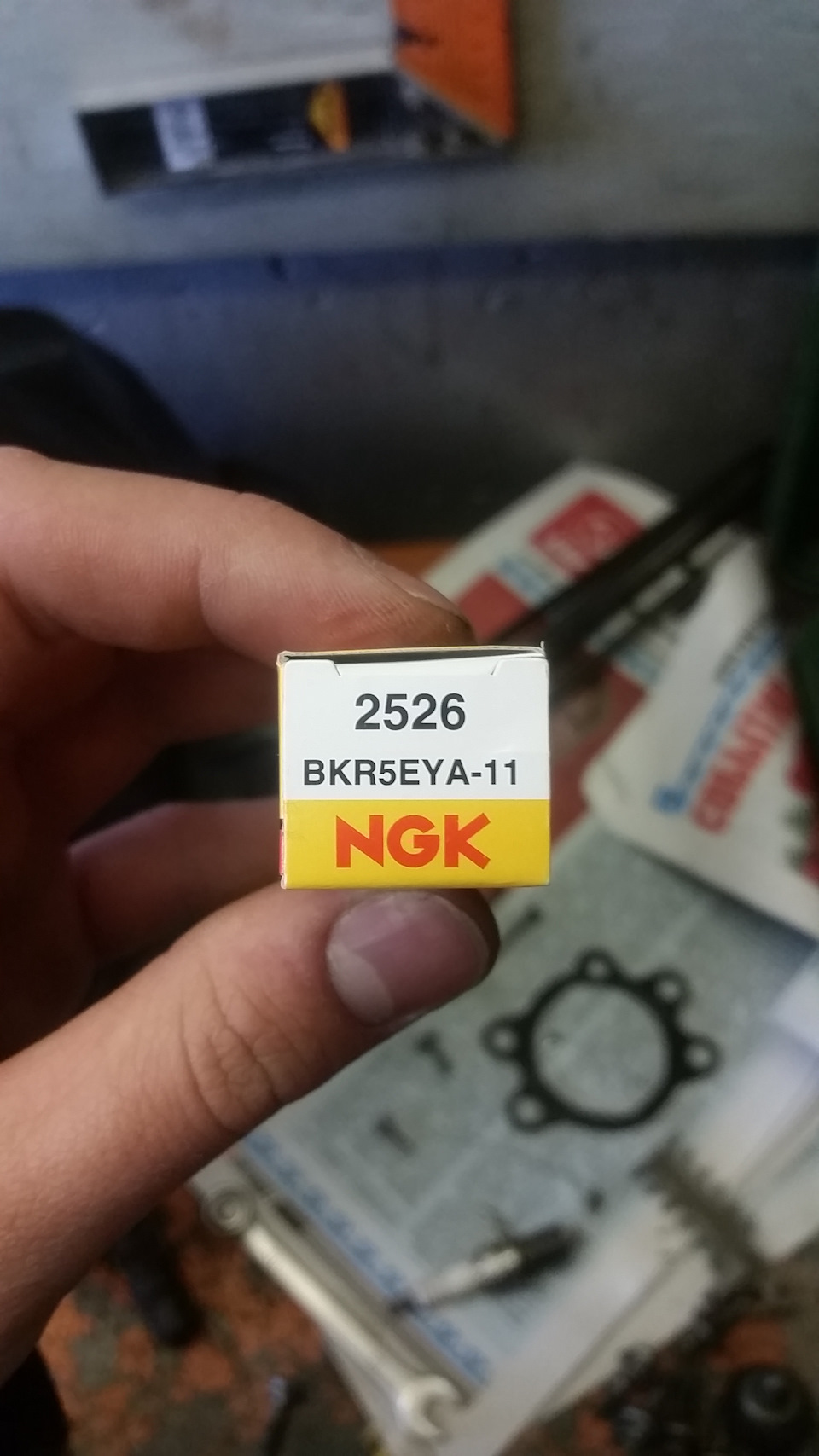 Фото в бортжурнале Toyota Mark II (100). Запчасти на фото: BKR5EYA11