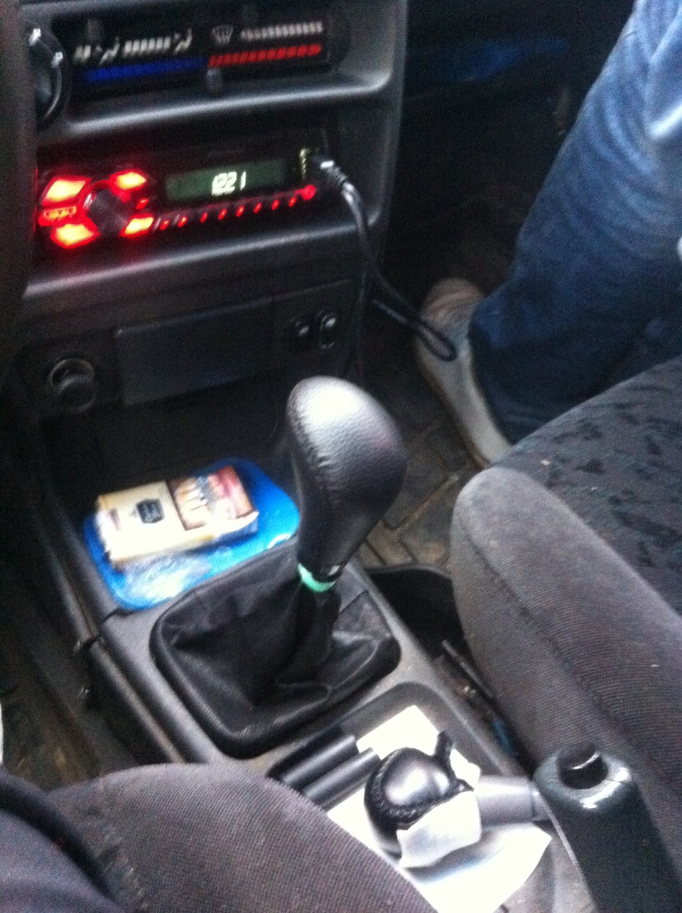 Ручка КПП+адик ориджиналс на заднее стекло — Lada 21093i, 1,6 л, 2011 ...
