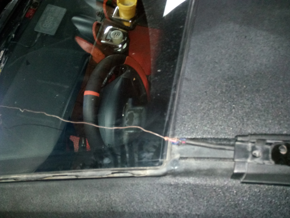 Просовываться провод никак не желал, решение было найдено моментально, к нему привязал вязальную проволоку и просунул её и вытащил трехжильный провод к месту состыковки. — Great Wall Hover