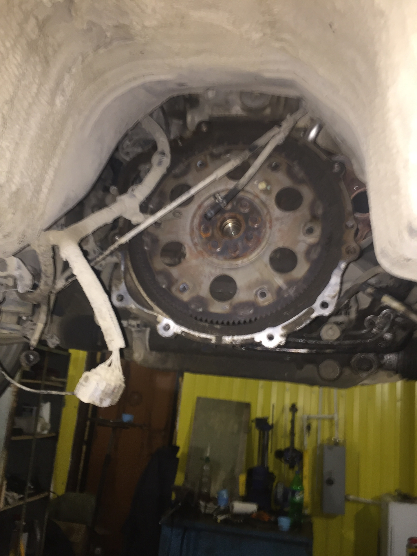 Замена акпп сургут. АКПП Тойота Виш. Сальник на гидротрансформатор АКПП Toyota Crown GRS 180. Тойота Виш замена масла АКПП. Quorus замена АКПП.