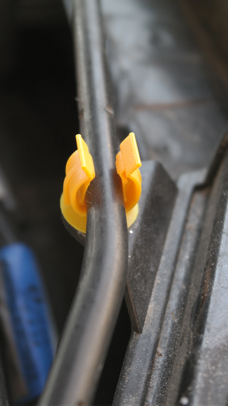 Держатель капота и крышка бочка омывателя — Renault Laguna III, 1,5 л ...