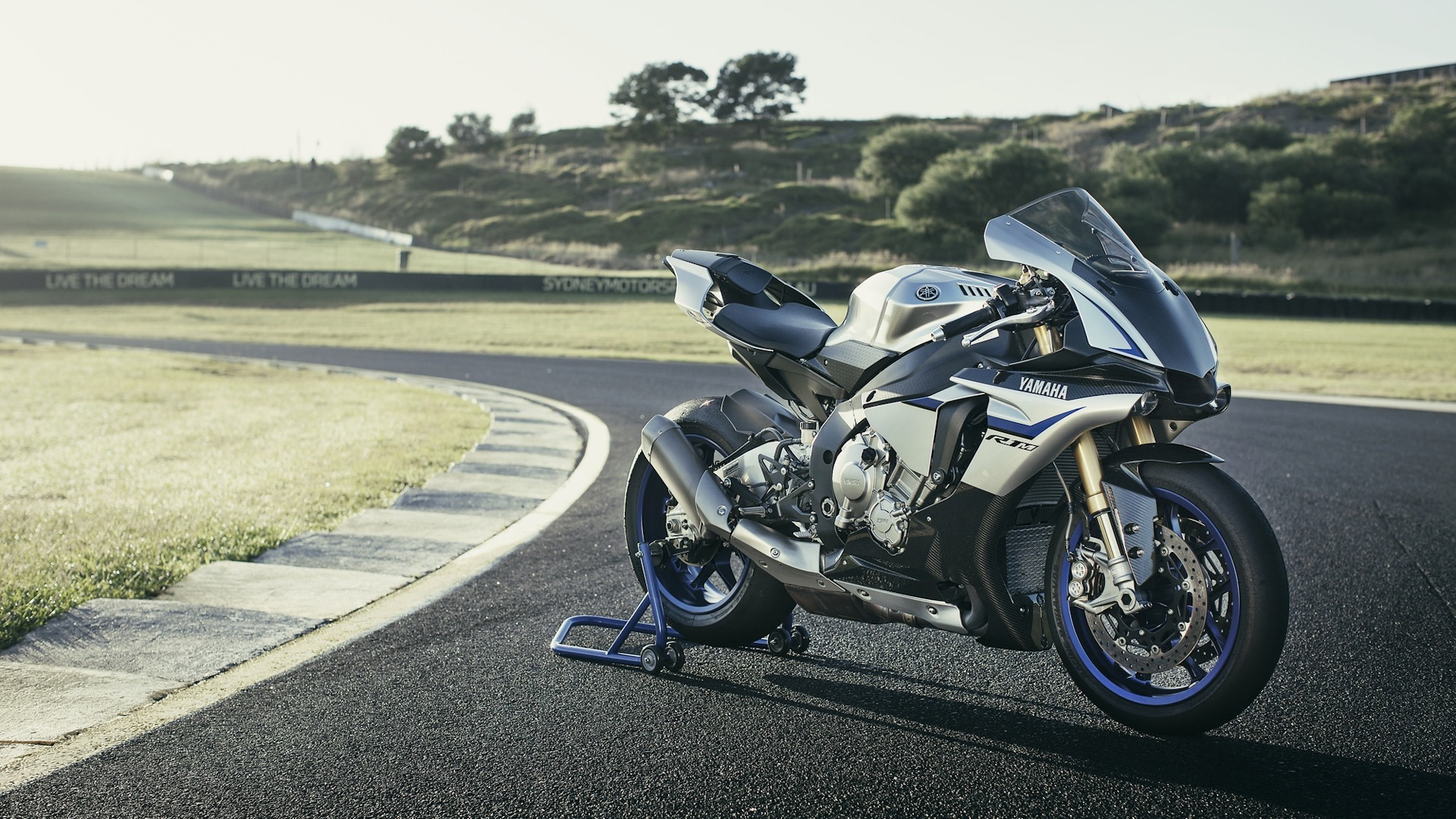 Z n r 1. Мотоцикл Yamaha YZF-r1. Yamaha YZF-r1 2015. YZF r1 2015. Ямаха YZF r1.