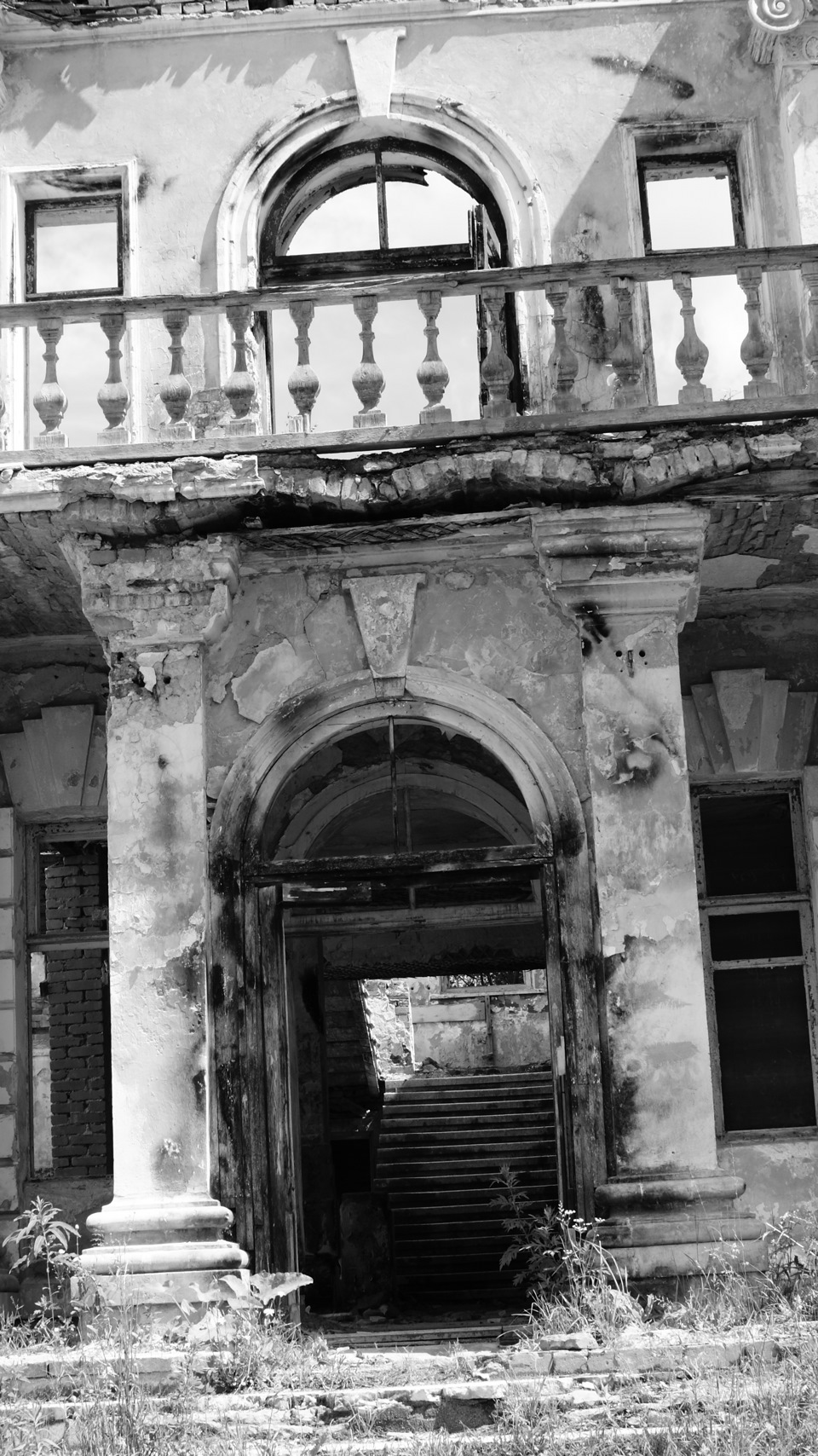 Храм и заброшенная усадьба в поселке Гребнево. Часть2 — Ford Focus I ...