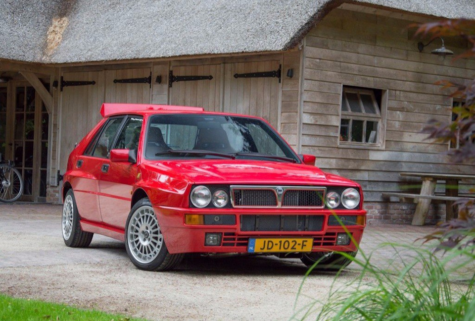 Lancia Delta HF integrale салон