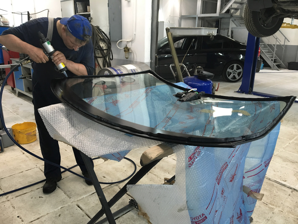 Замена треснувшего стекла на Вольво хс60. — VolvoStar на DRIVE2