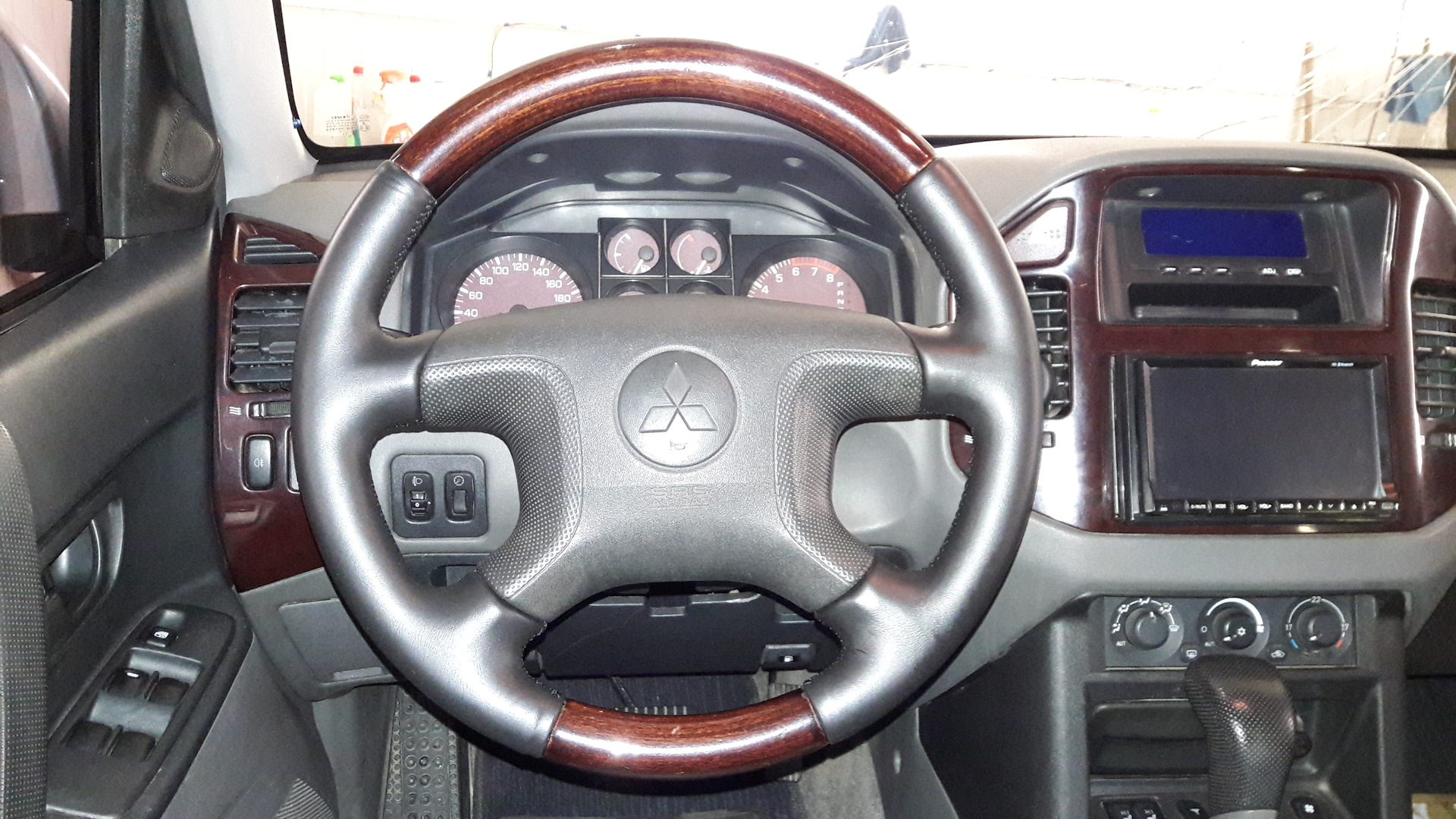 mitsubishi pajero 2004 салон