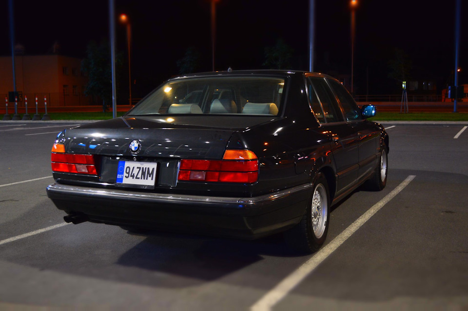 Bmw E32 At Night Bmw 7 Series 3 0 L 1994 Goda Na Drive2