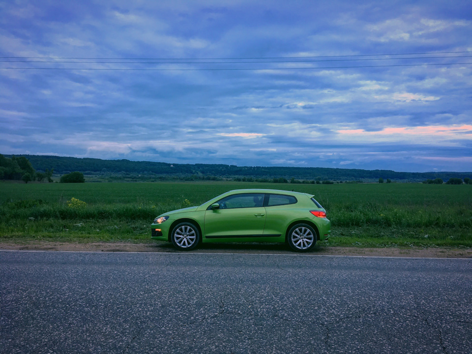 Дует знойный сирокко. Фольксваген Сирокко. WV Scirocco 2020. Volkswagen Scirocco песочный. Фольксваген Сирокко цвет хаки.