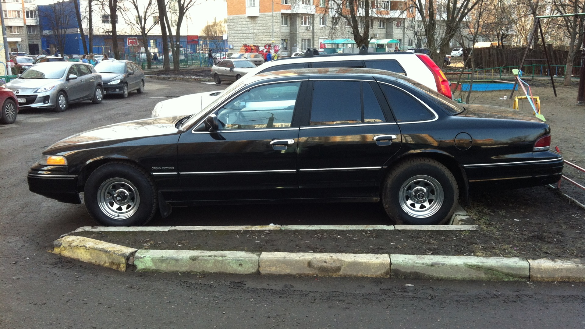 Ford Crown Victoria 4.6 бензиновый 1992 | Королева Виктория на DRIVE2