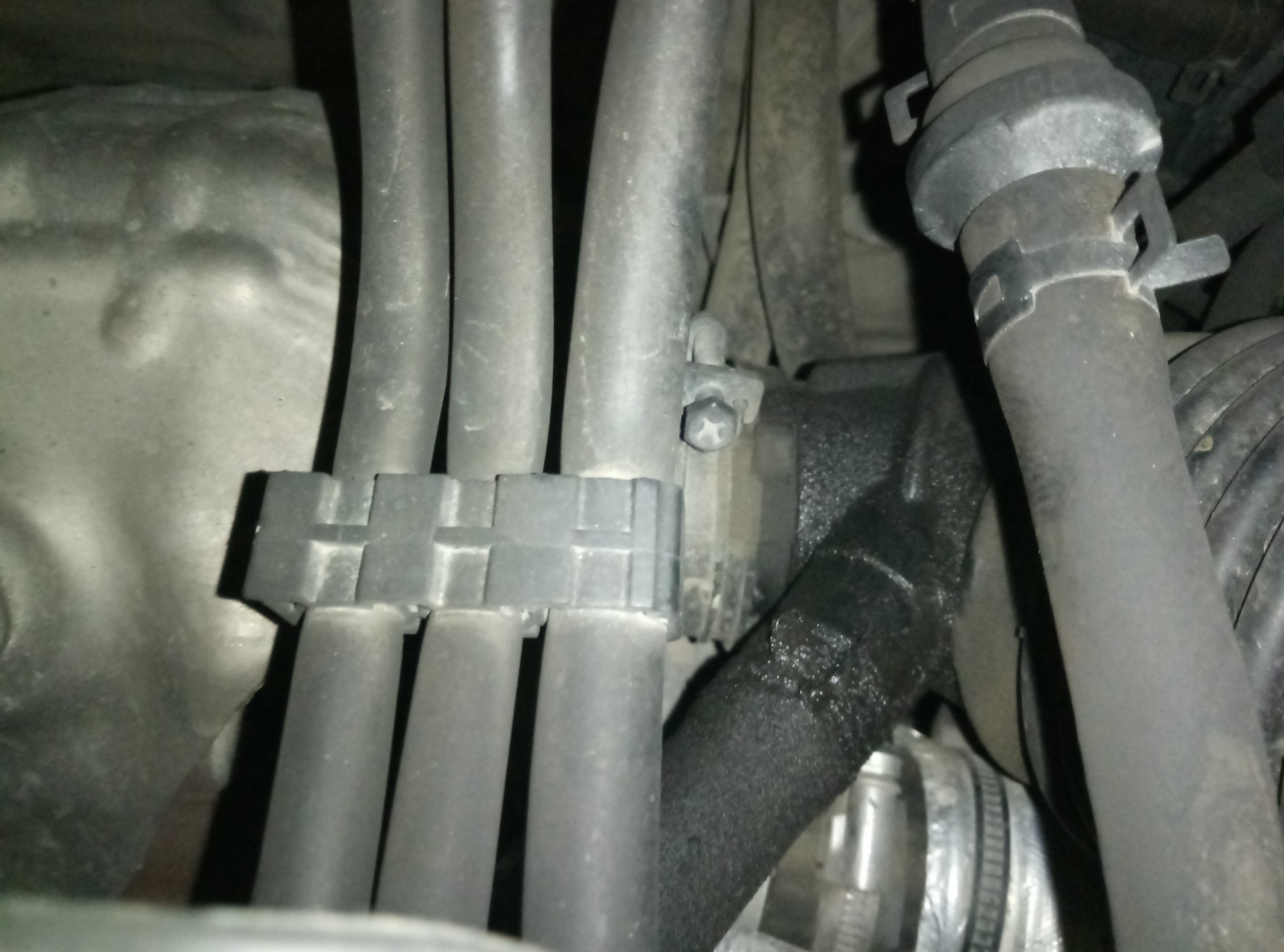 Масло на воздухозаборном патрубке турбины (вопрос) — KIA Sorento (2G ...