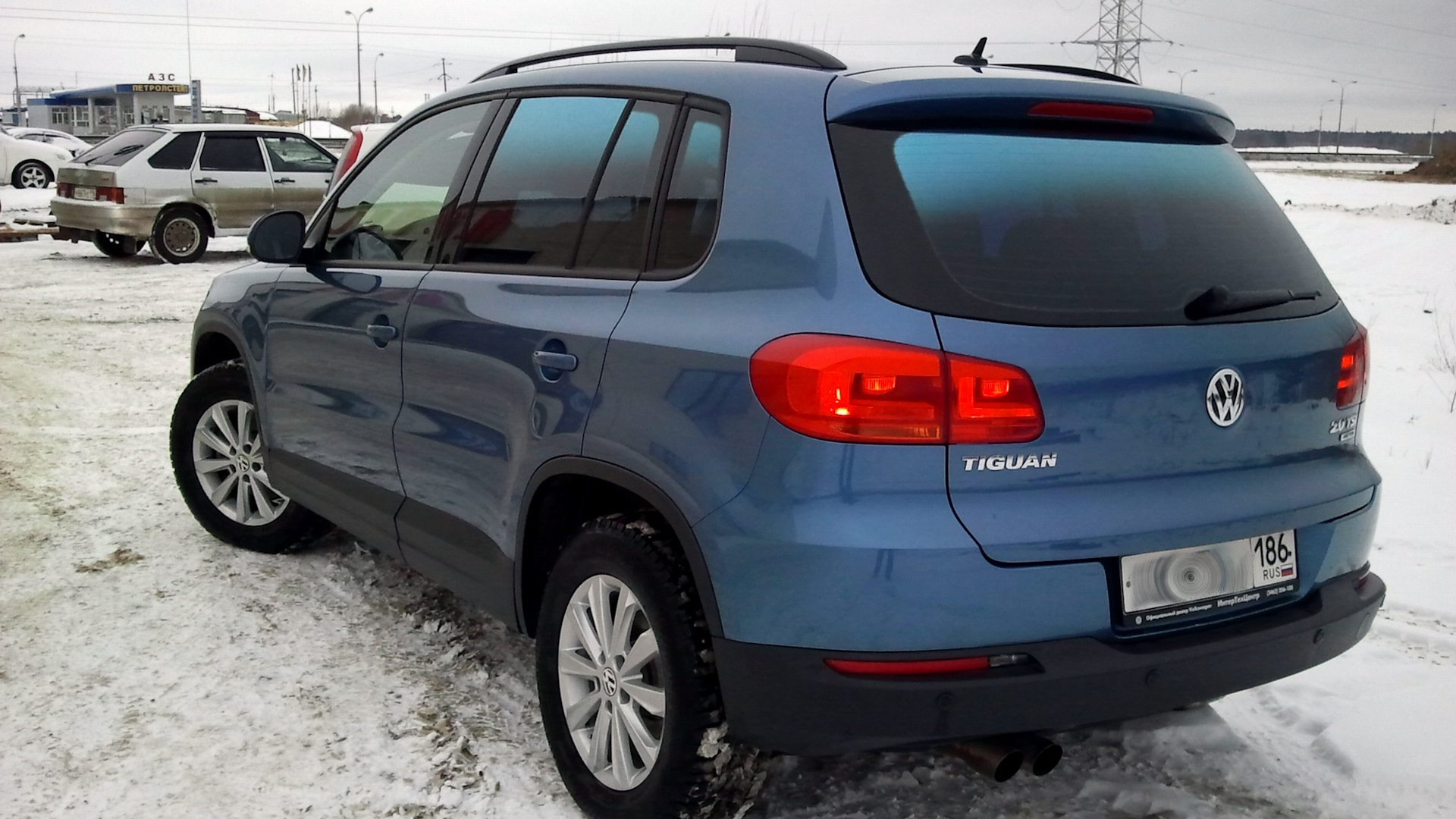 Фольксваген тигуан купить в москве с пробегом. VW Tiguan 2012 голубой. Киа Ирбис в Медведково с пробегом Тигуан Фольксваген. Фольксваген Тигуан 2009 года задний ход фото.