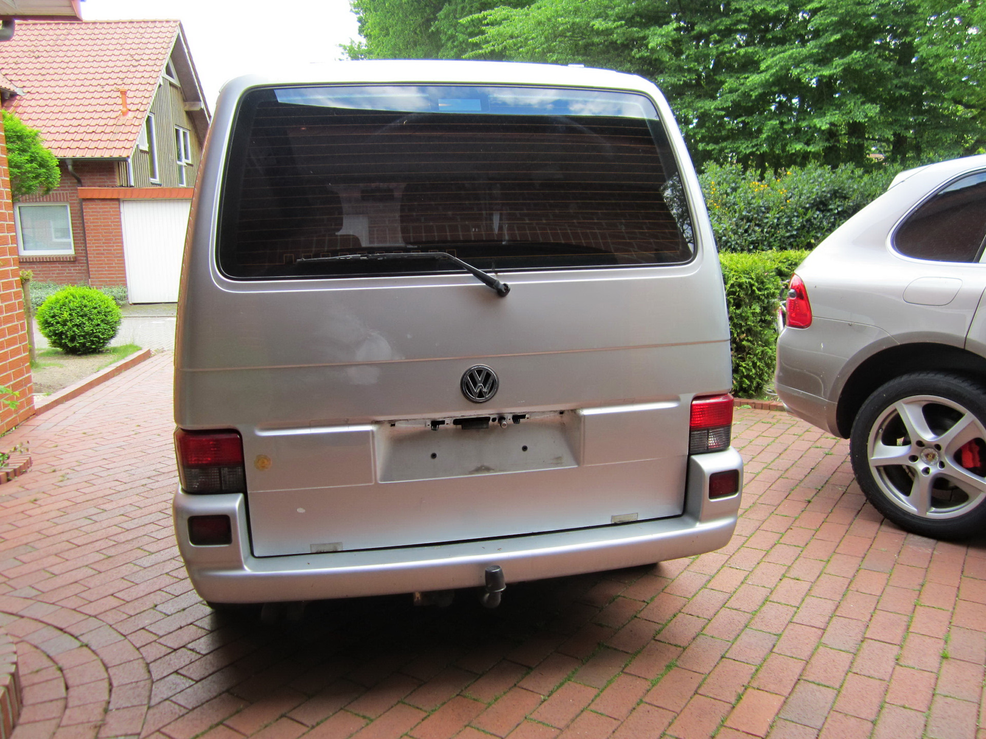 Задние двери фольксваген т4. Volkswagen Caravelle t4 задняя дверь. Задняя дверь Фольксваген Каравелла. Фольксваген Транспортер задняя дверь.