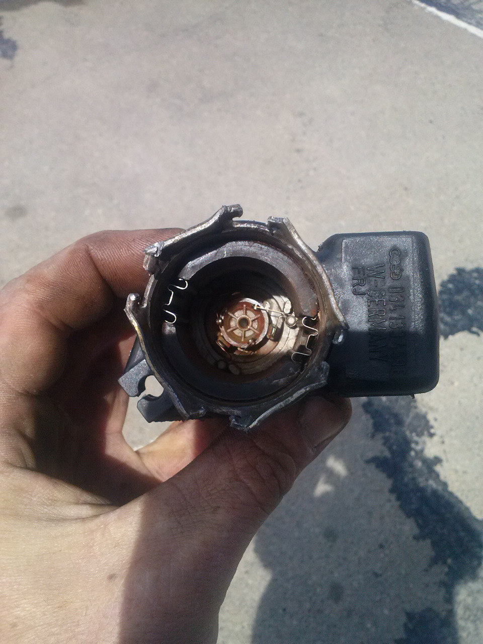 Собрал, поставил ноль имоций. Концевик на дросселе работает, но токи на регулятор не идут. В общем в полушариях сейчас проходят мыслительные процессы — что, где, когда… Грешу на мозги, будет время, прозвоню проводку. Думаю искать мозги КЕ, разьем на 25 пин, может у кого есть на двигатель RT с катализатором или с ауди 90 двигатель PS. — Audi 100 (C3)