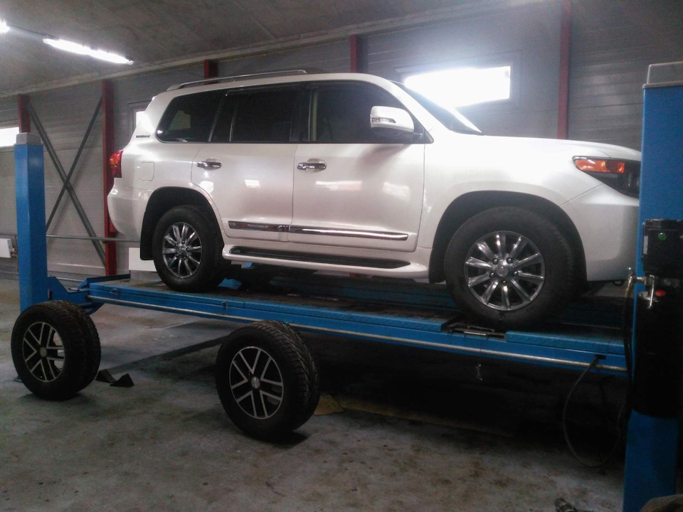 Toyota Land Cruiser 200 — шиномонтаж, хранение колес — WTA Service club ...
