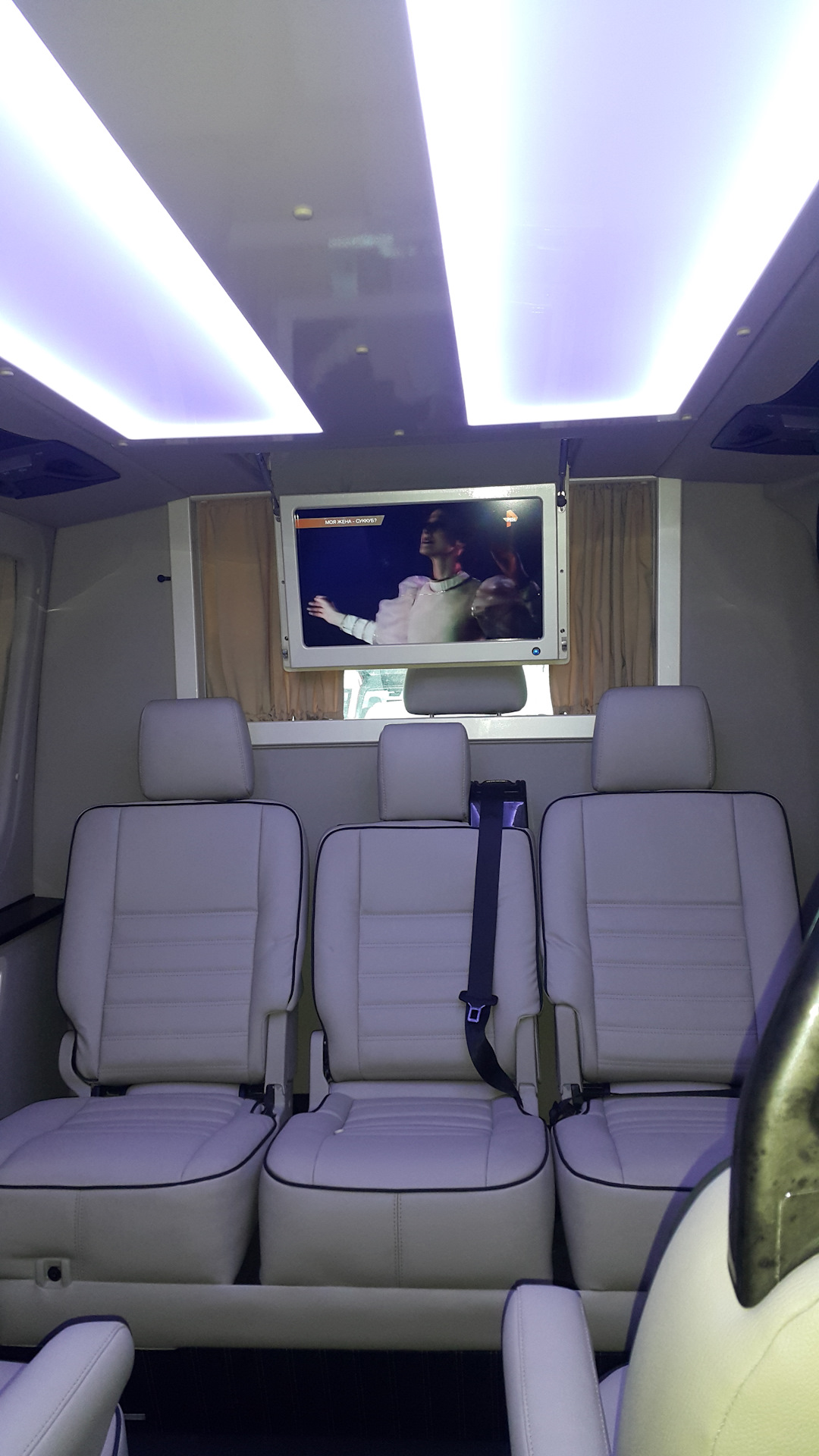 Мерседес спринтер категория. Мерседес Спринтер VIP. Mercedes Sprinter VIP. Спринтер вип туалет.