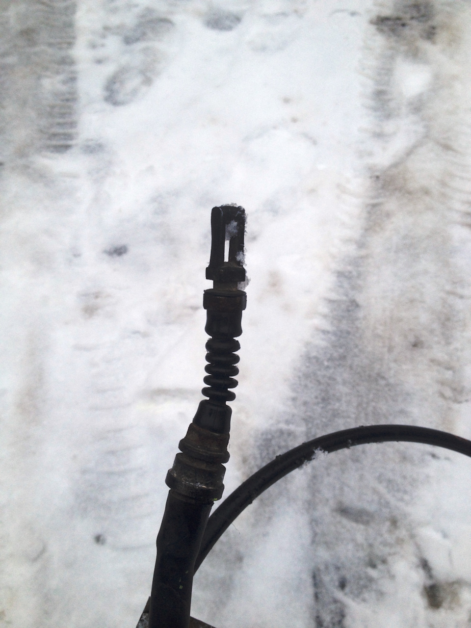 Трос стояночного тормоза левый HONDA 47560-SEA-E03 б.у. — Honda Accord (7G). Запчасти на фото: 47560SEAE03