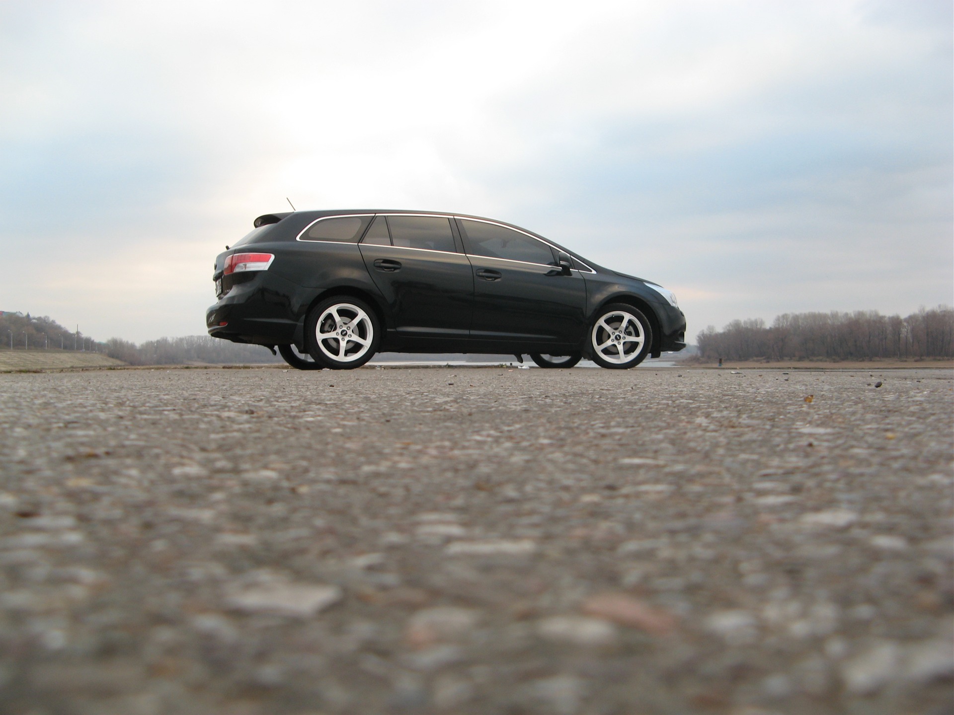    2 Toyota Avensis 18 2009